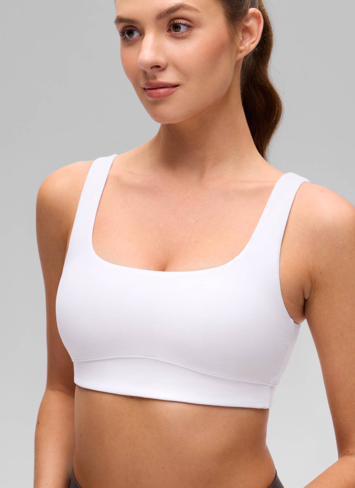 CRZ YOGA Women's Butterluxe Yoga U Back Sports Bra Light Support White @model_info:Gelya