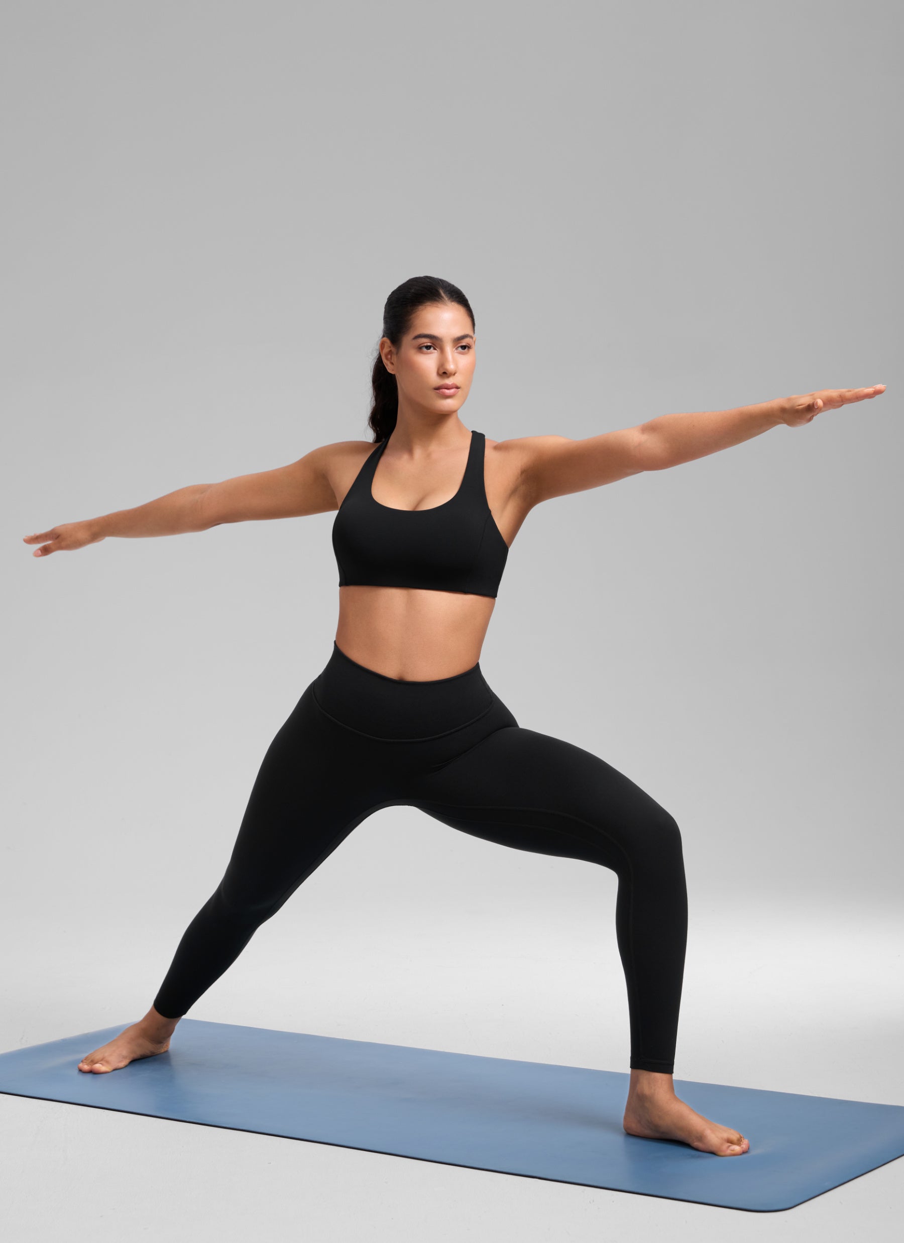 CRZ YOGA Women's SculptAir Training Criss Cross Back Straps Sports Bra Black