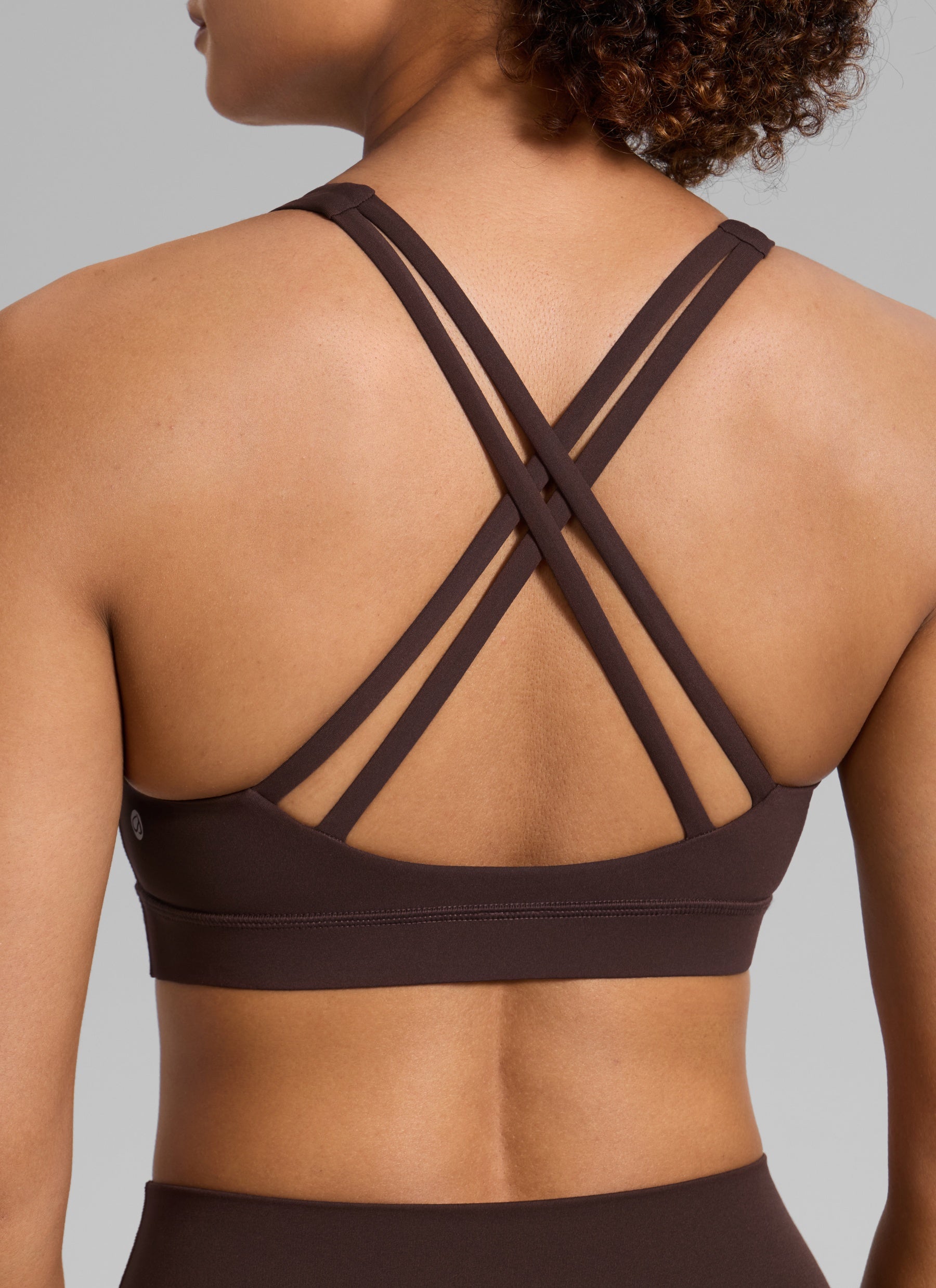 CRZ YOGA Women's Nakedfeel Training U Neck Criss Cross Back Sports Bra Hot Fudge Brown @model_info:Barbara