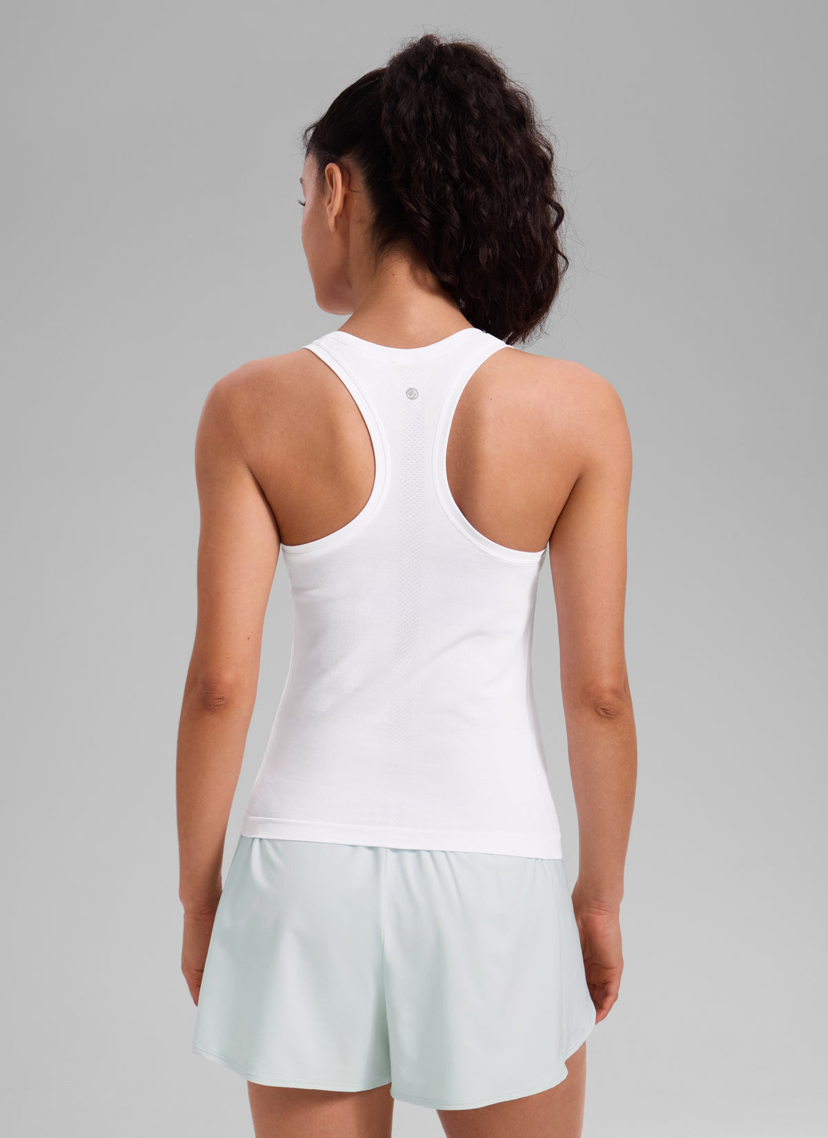 CRZ YOGA Women's Yoga Slim Fit Seamless Tank Crew Neck Racerback White @model_info:Larissa