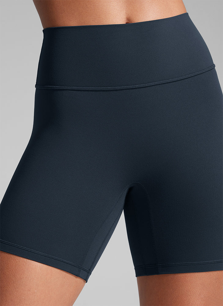 CRZ YOGA Butterlift Womens Scrunch Butt Biker Shorts 6'' No Front Seam True Navy @model_info:Crystal