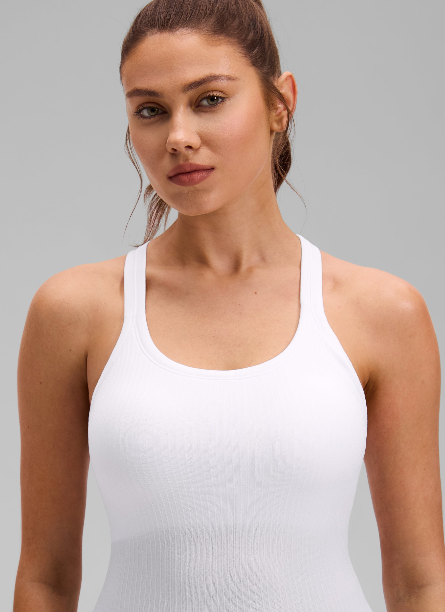 CRZ YOGA Women's Yoga Slim Fit Seamless Tank Crew Neck Waist Length White @model_info:V