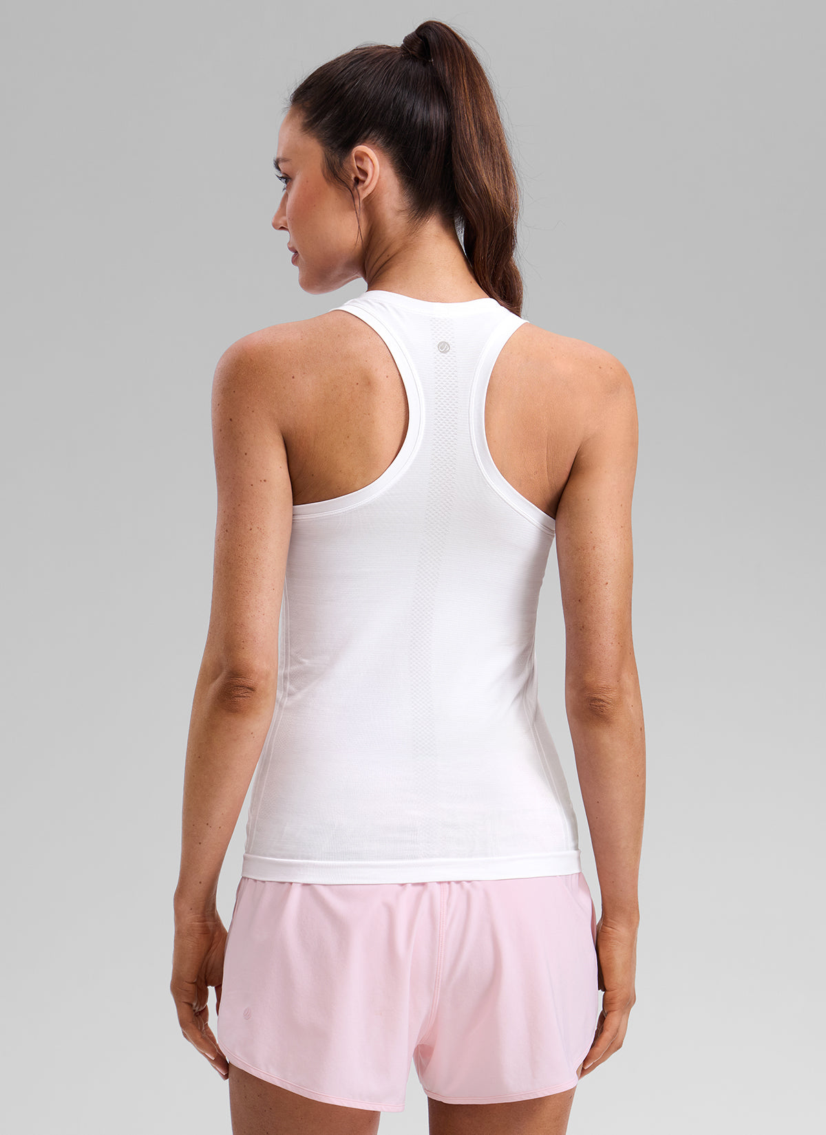 CRZ YOGA Women's Seamless Running Crewneck Racerback Hip Length Tank White @model_info:Kseniia