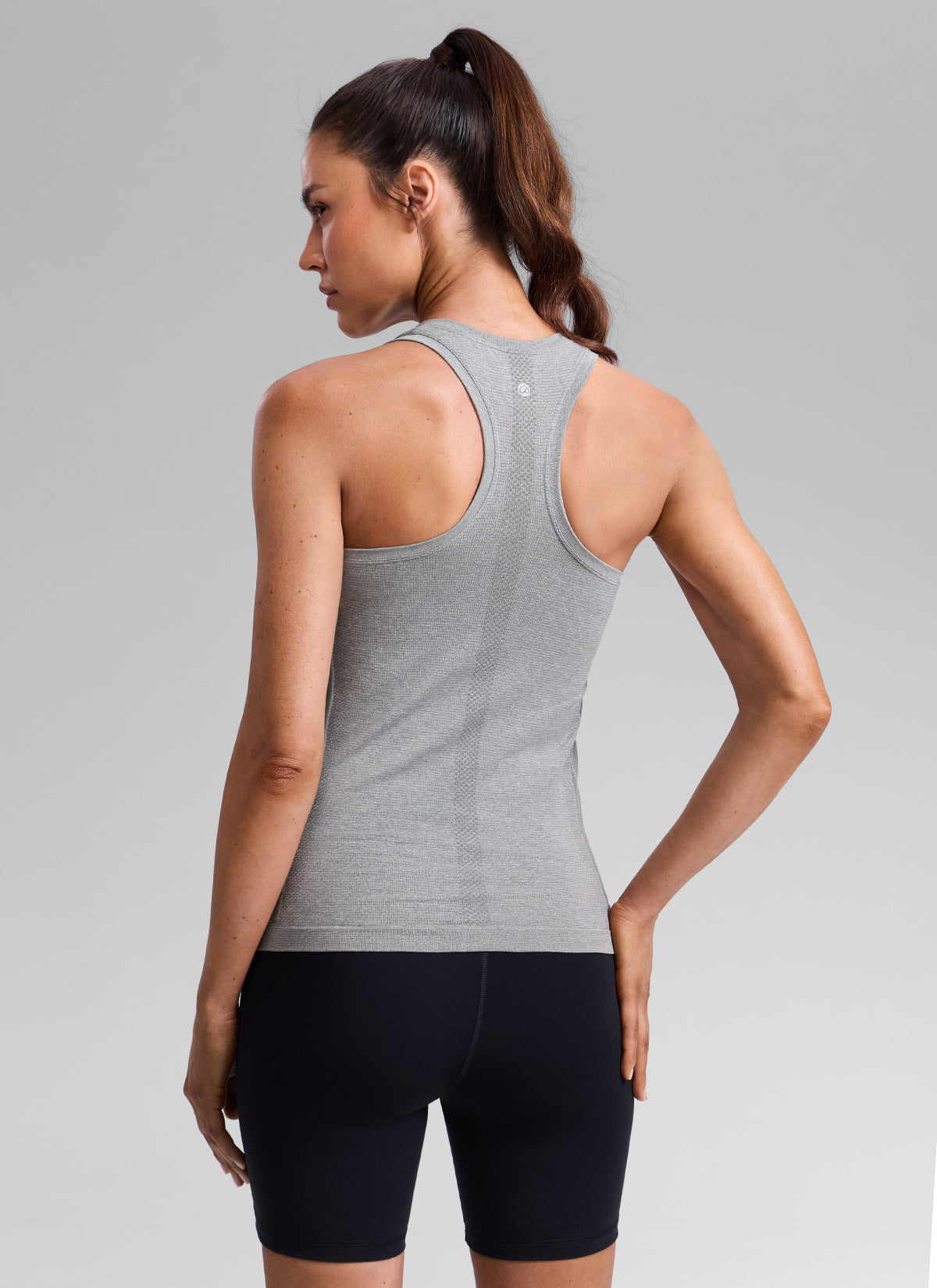 CRZ YOGA Women's Seamless Running Crewneck Racerback Hip Length Tank Slate Grey Marl @model_info:Kseniia