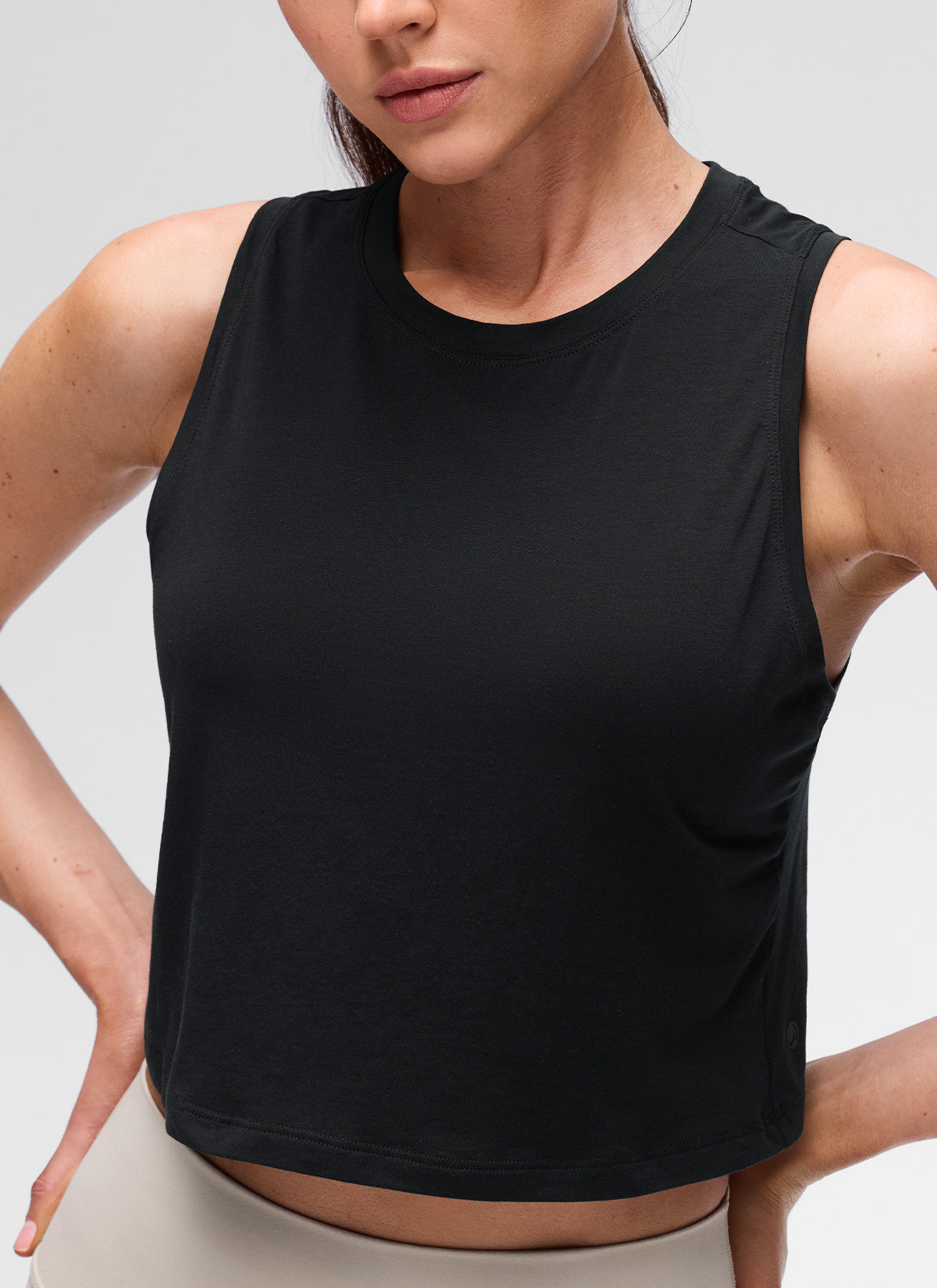 CRZ YOGA Women's Pima Cotton Casual Crewneck RacerBack Crop Tank Black @model_info:Kseniia