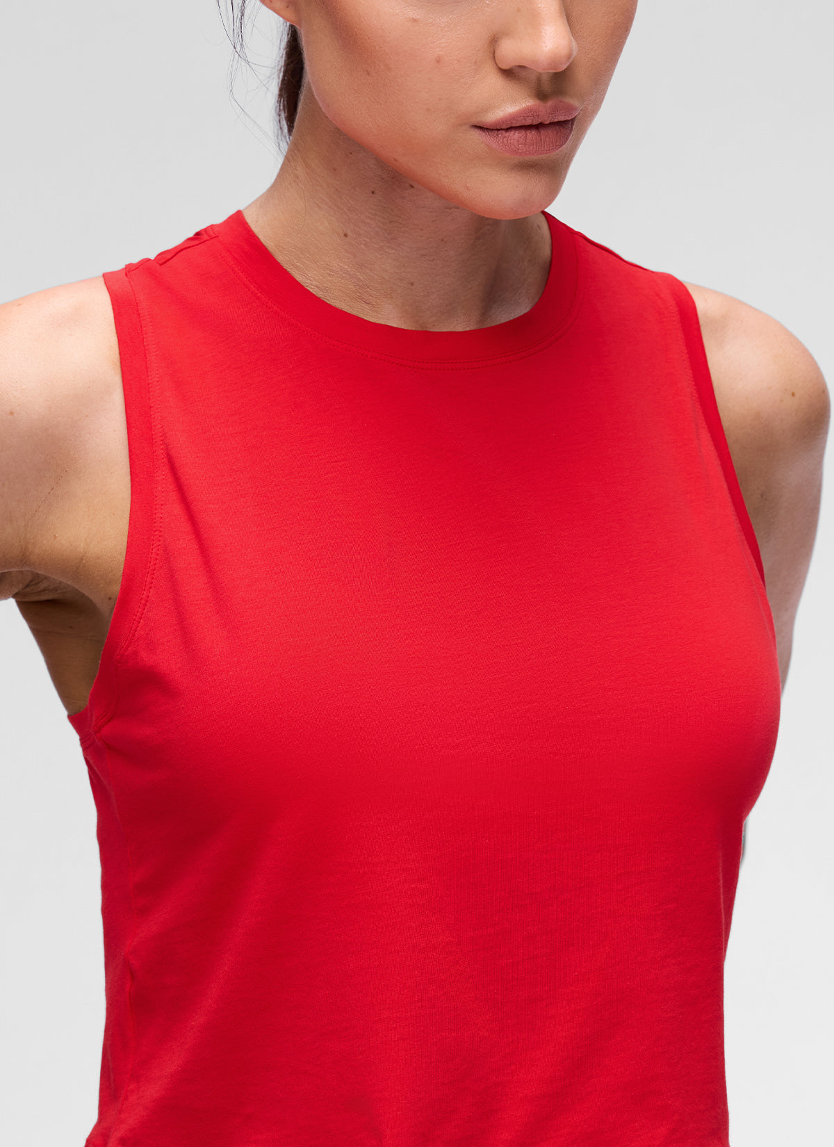 CRZ YOGA Women's Pima Cotton Casual Crewneck RacerBack Crop Tank Festival Red @model_info:Kseniia