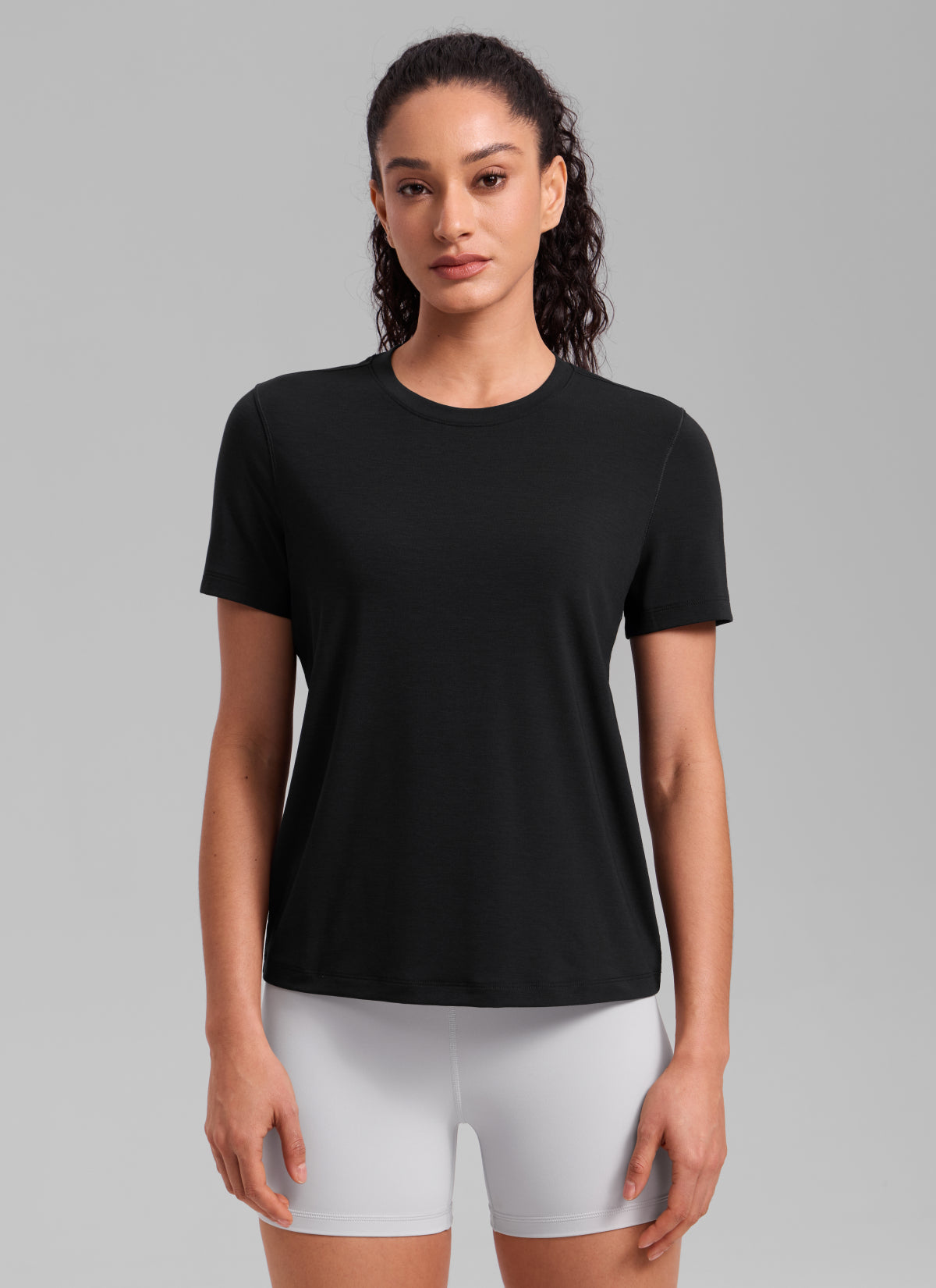 CRZ YOGA Women's Quick Dry Workout Crewneck Hip Length Short Sleeve Black @model_info:Larissa