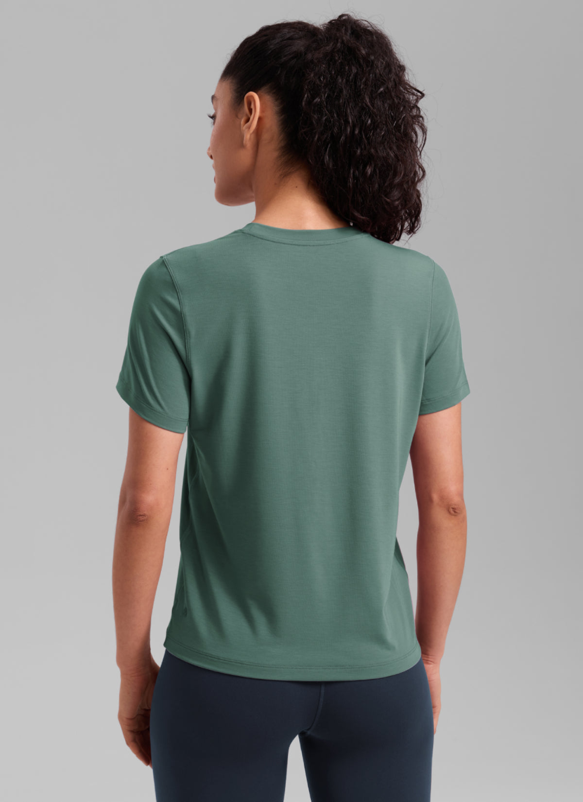 CRZ YOGA Women's Quick Dry Workout Crewneck Hip Length Short Sleeve Graphite Green