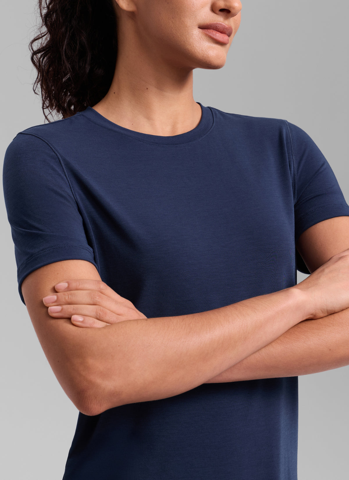 CRZ YOGA Women's Quick Dry Workout Crewneck Hip Length Short Sleeve Club Blue @model_info:Larissa