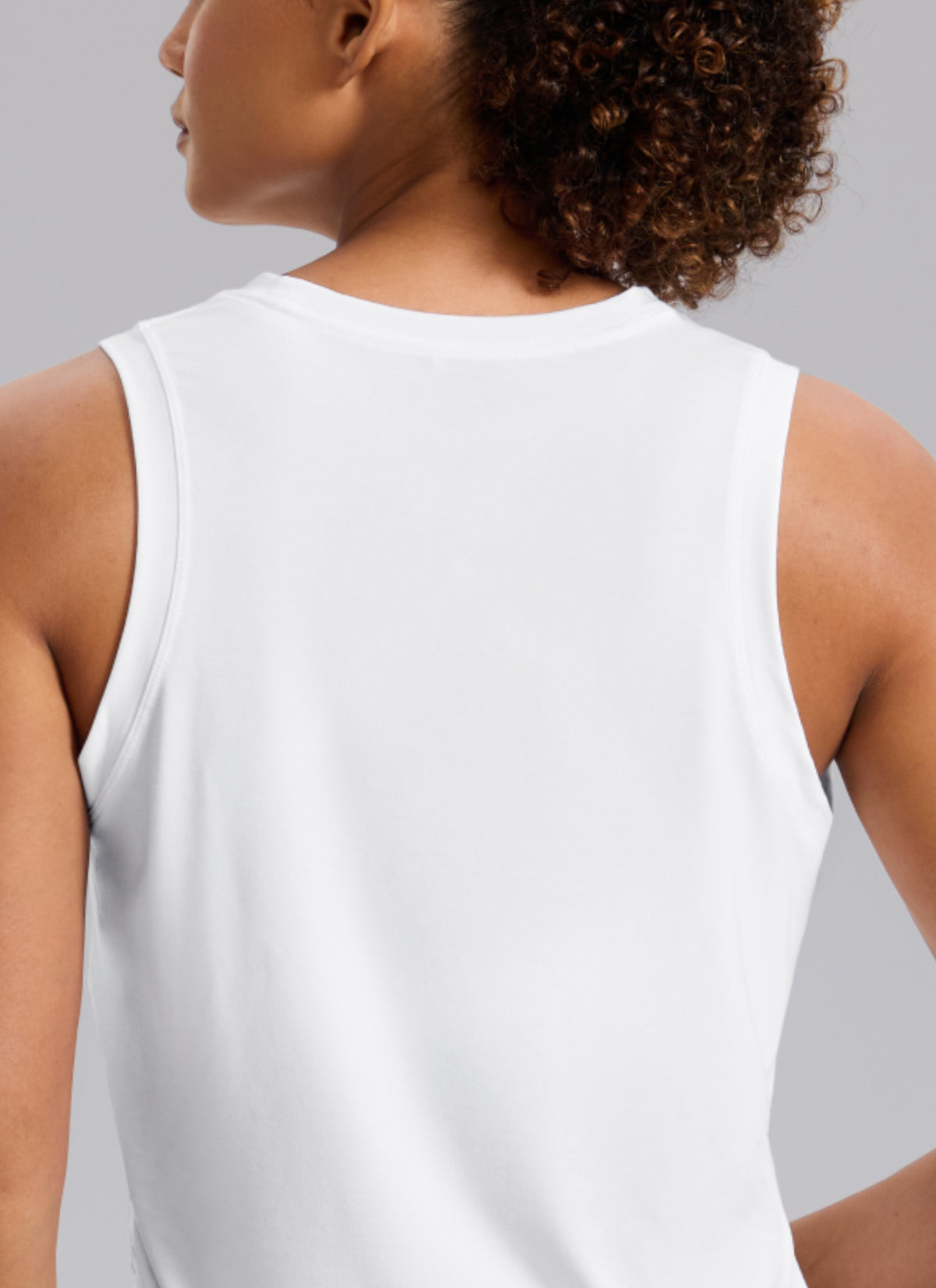 CRZ YOGA Women's Quick Dry Crop Racerback Sleevesless Tank Tops White @model_info:B