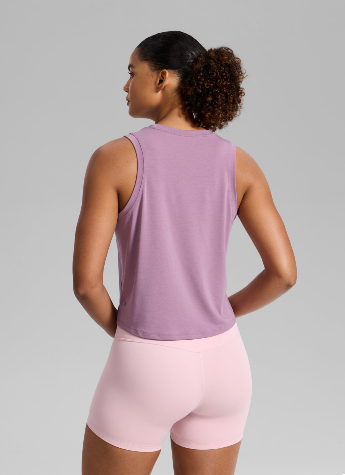 CRZ YOGA Women's Quick Dry Crop Racerback Sleevesless Tank Tops Light Lavender @model_info:B