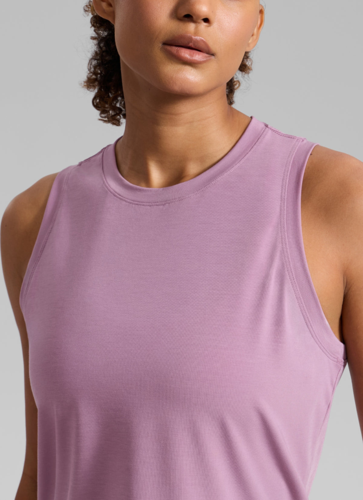 CRZ YOGA Women's Quick Dry Crop Racerback Sleevesless Tank Tops Light Lavender @model_info:B
