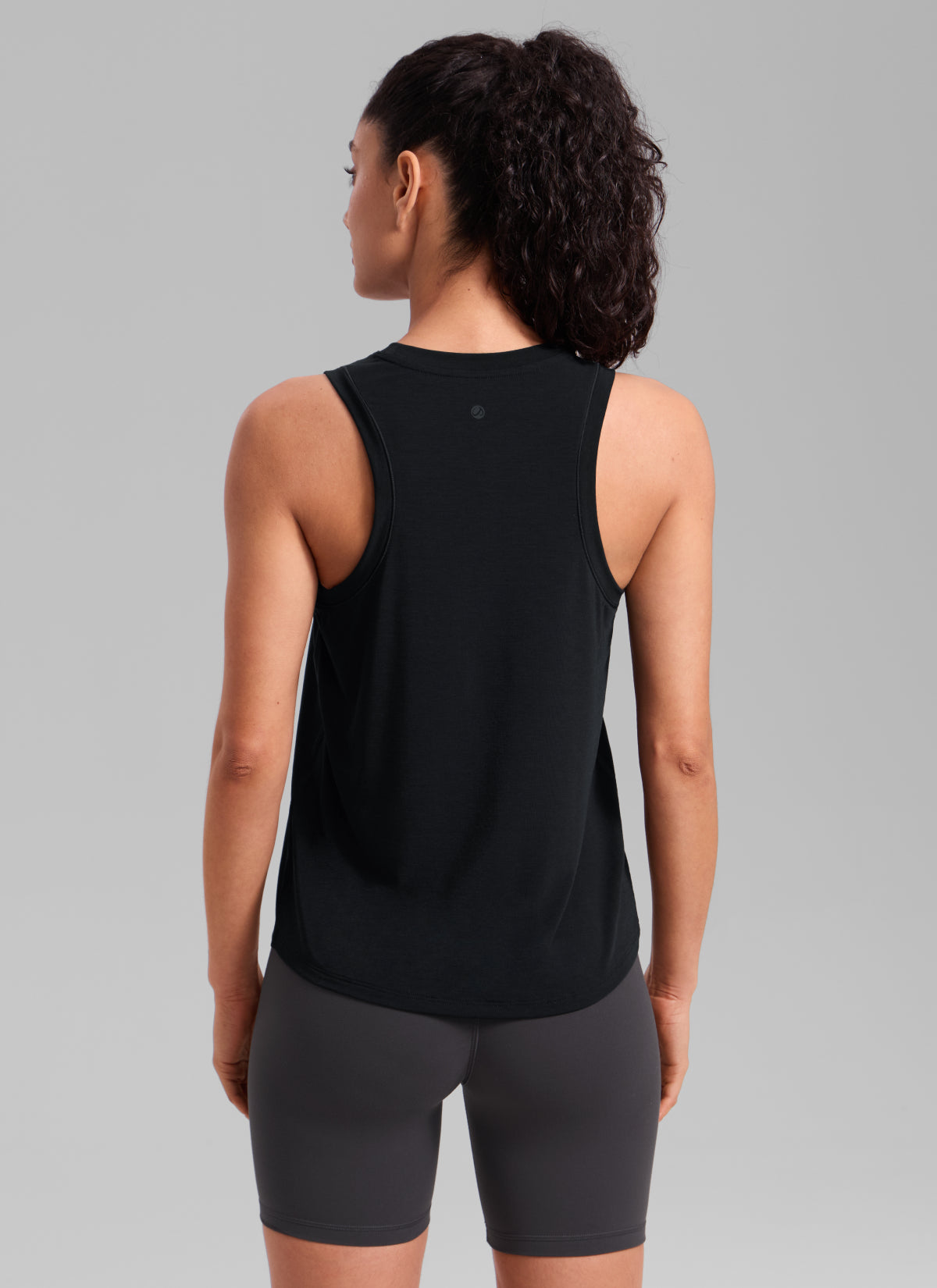 CRZ YOGA Women's Quick Dry Workout Crew Neck Racerback Hip Length Tank Black @model_info:Larissa