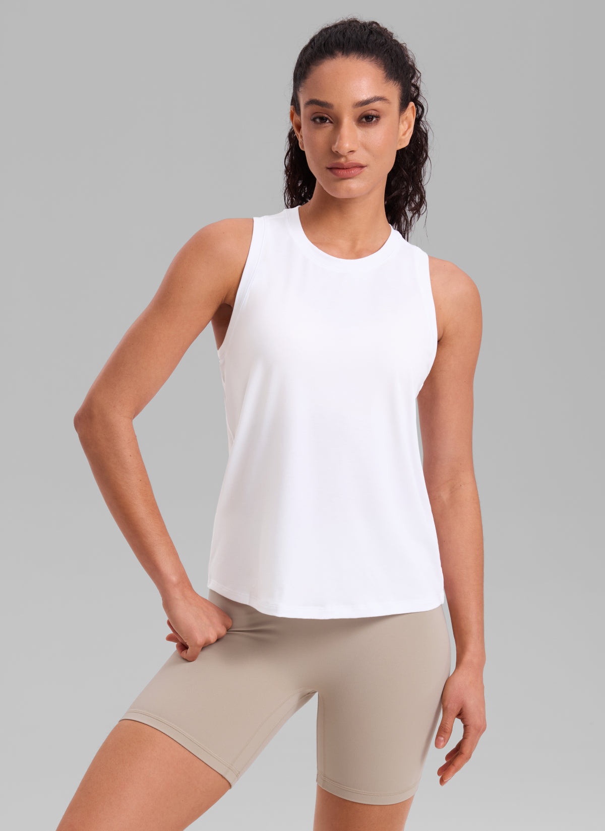 CRZ YOGA Women's Quick Dry Workout Crew Neck Racerback Hip Length Tank White @model_info:Larissa