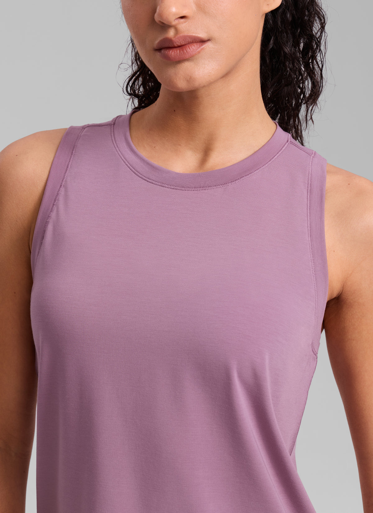 CRZ YOGA Women's Quick Dry Workout Crew Neck Racerback Hip Length Tank Light Lavender