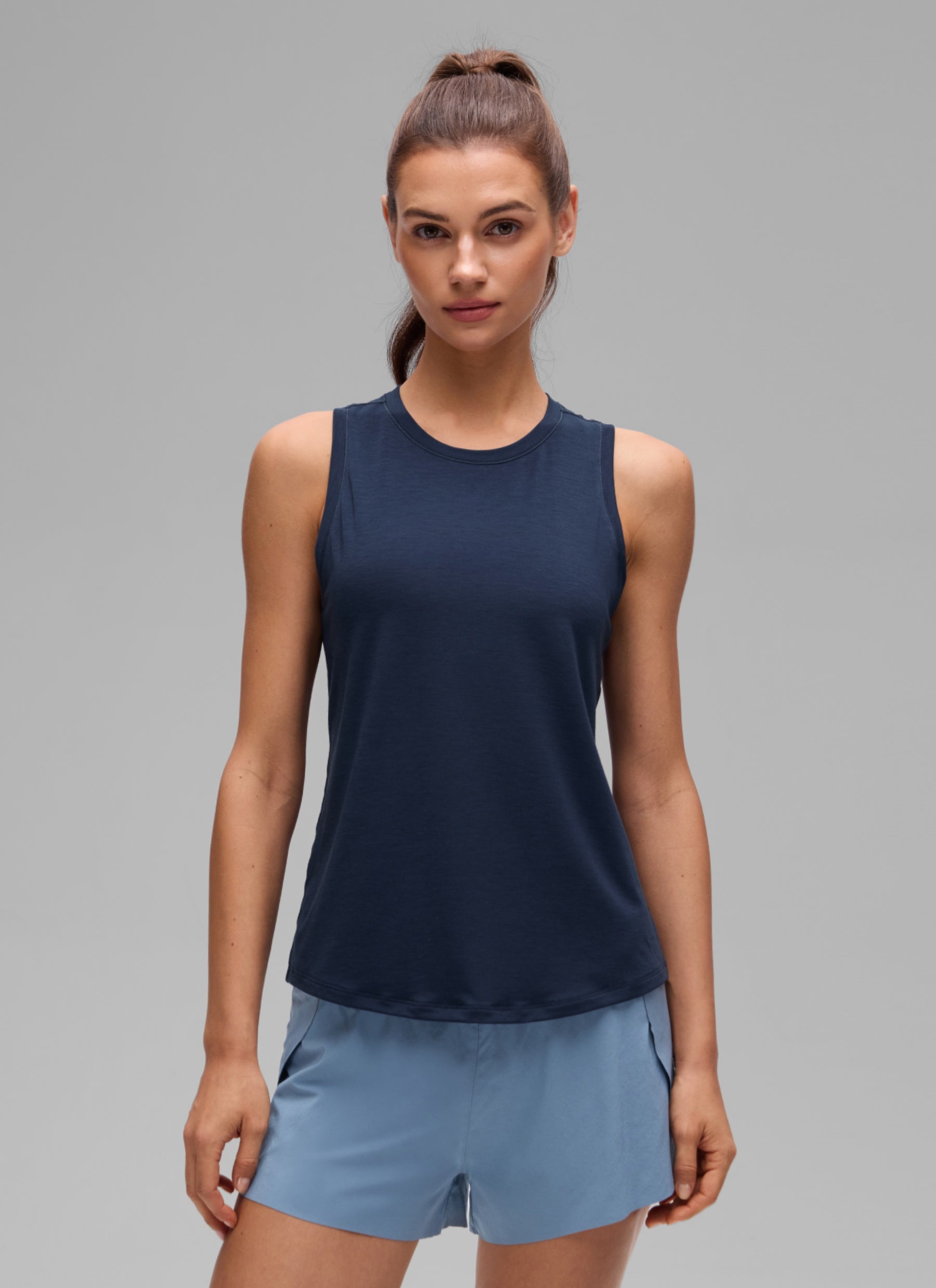 CRZ YOGA Women's Quick Dry Workout Crew Neck Racerback Hip Length Tank Club Blue @model_info:G