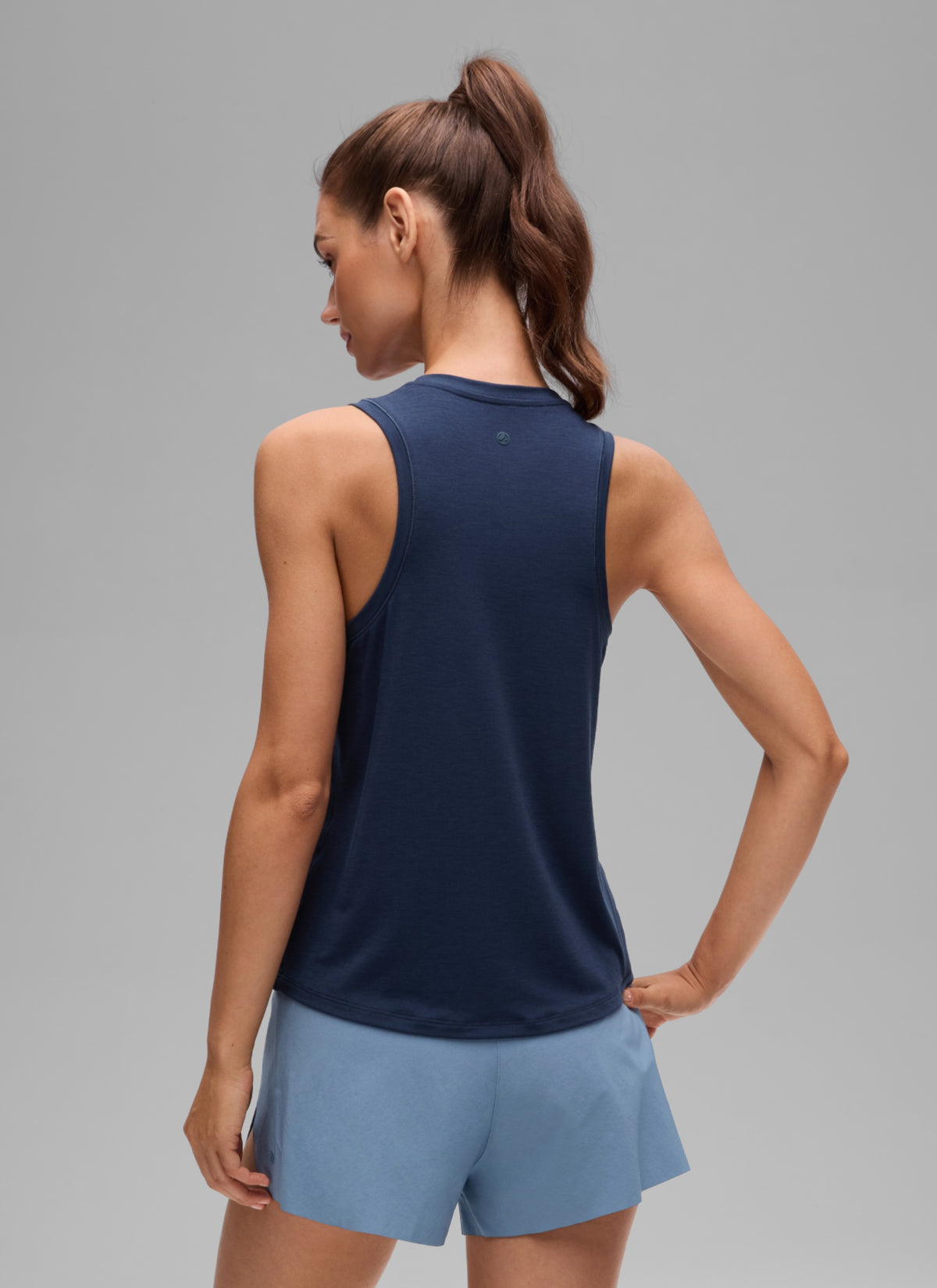 CRZ YOGA Women's Quick Dry Workout Crew Neck Racerback Hip Length Tank Club Blue @model_info:G