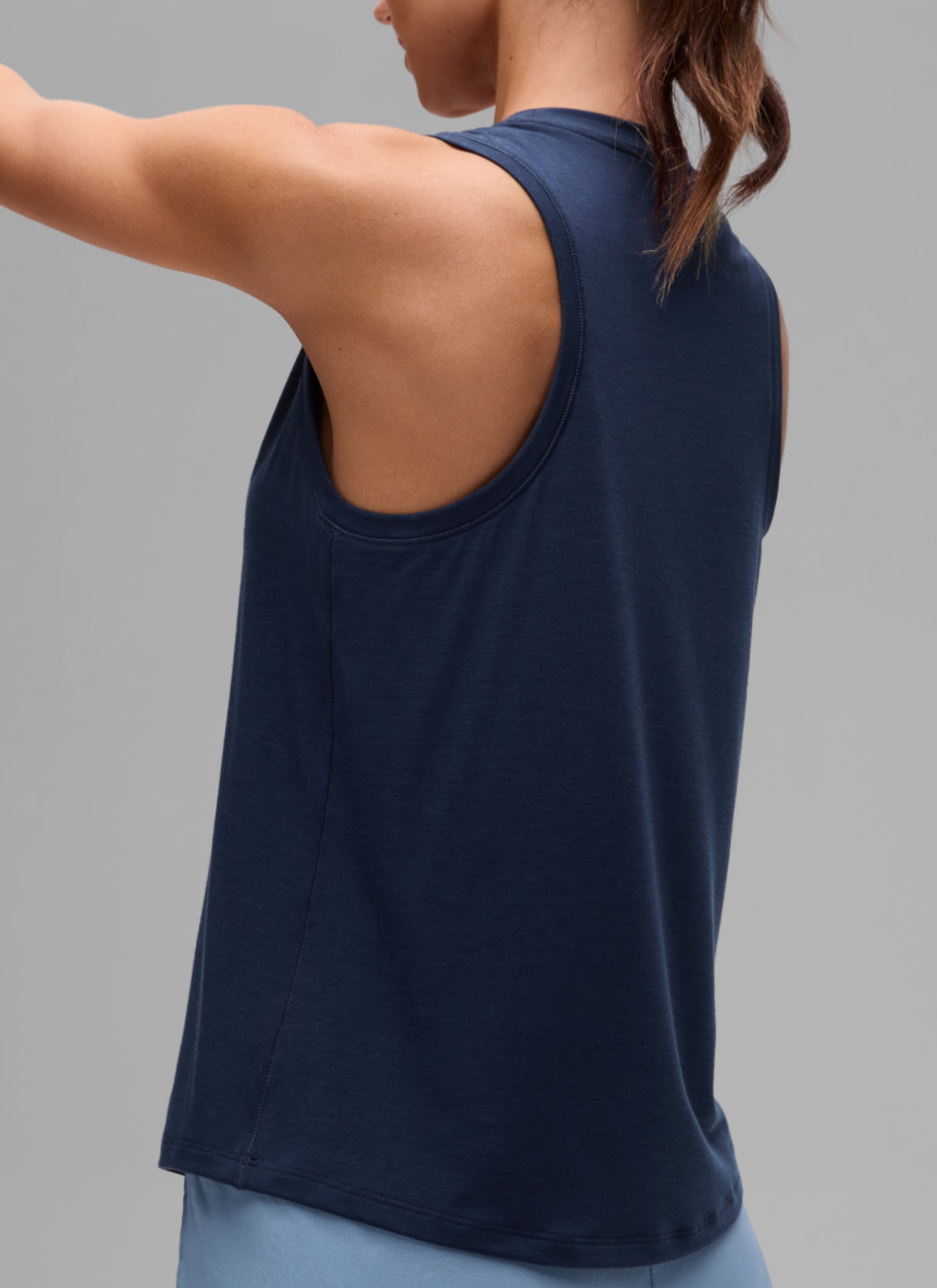 CRZ YOGA Women's Quick Dry Workout Crew Neck Racerback Hip Length Tank Club Blue @model_info:G