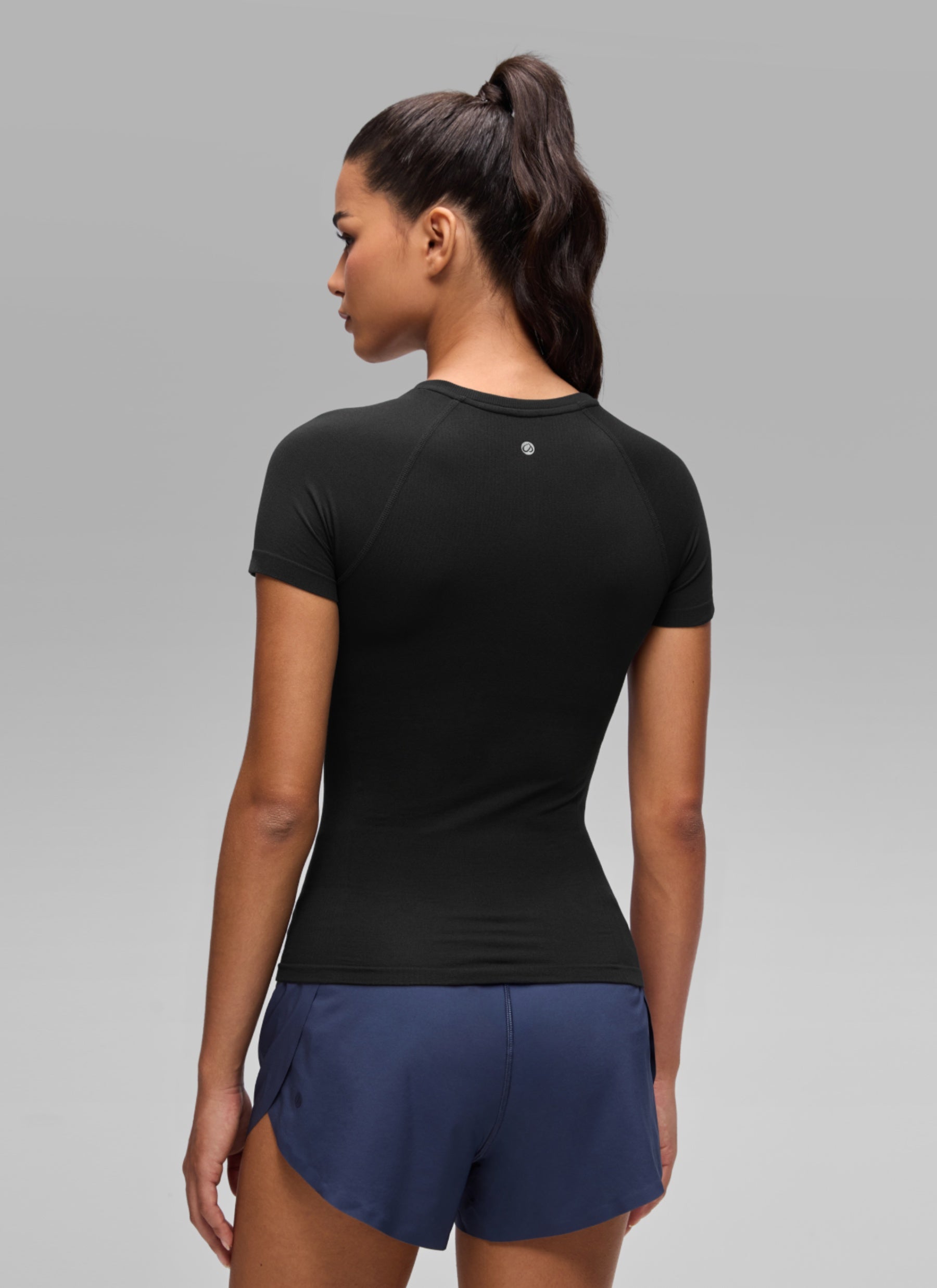 CRZ YOGA Women's Workout Seamless Crewneck Fitted Hip Short Sleeves Black @model_info:A