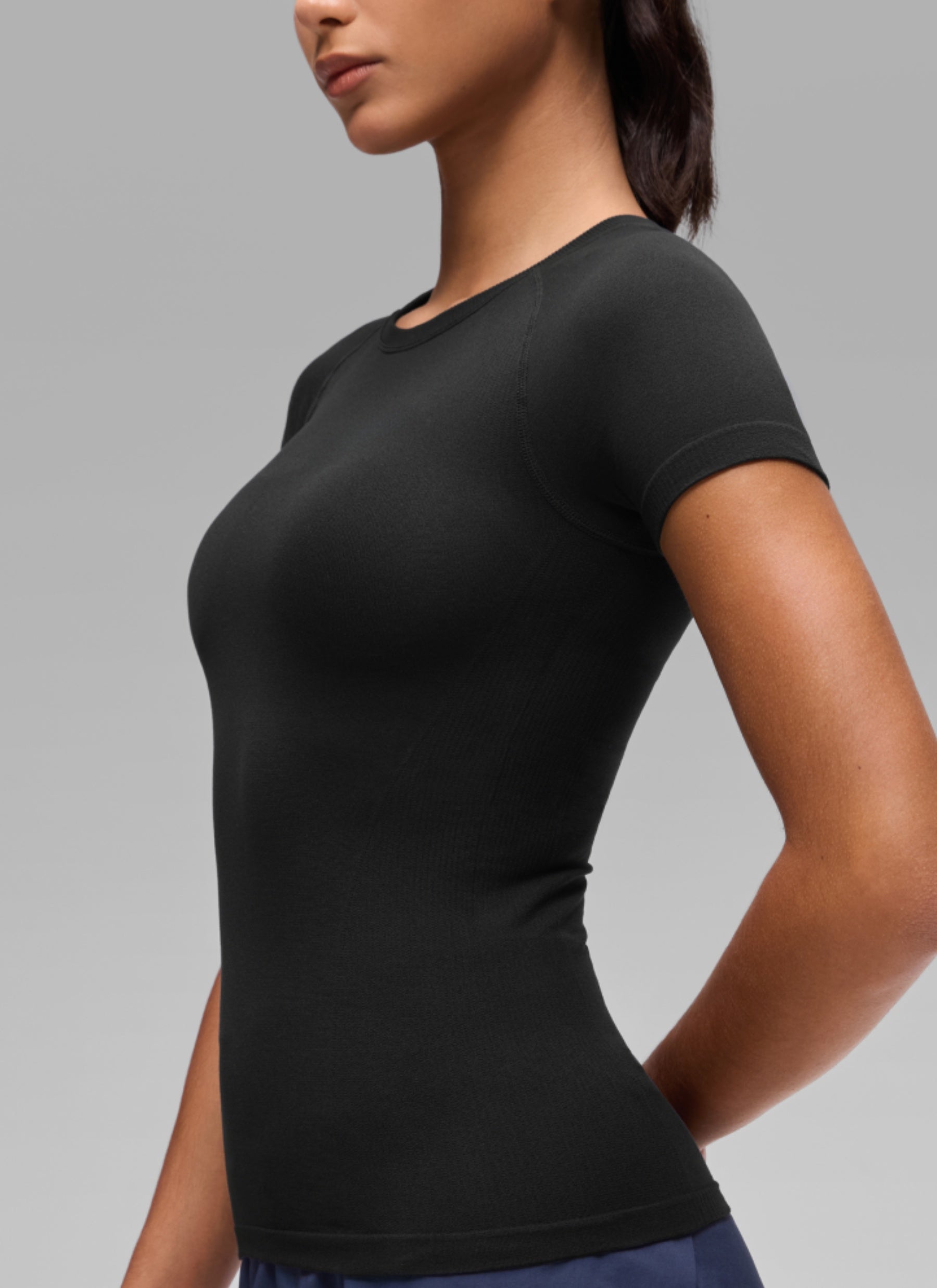 CRZ YOGA Women's Workout Seamless Crewneck Fitted Hip Short Sleeves Black @model_info:A