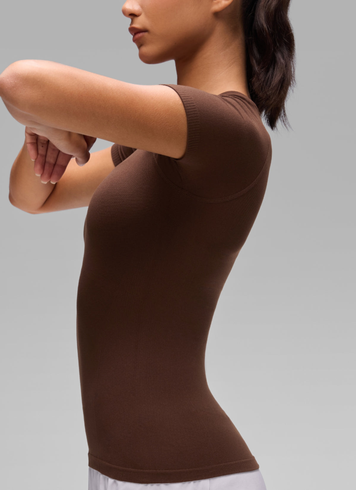 CRZ YOGA Women's Workout Seamless Crewneck Fitted Hip Short Sleeves Lava Brown @model_info:A