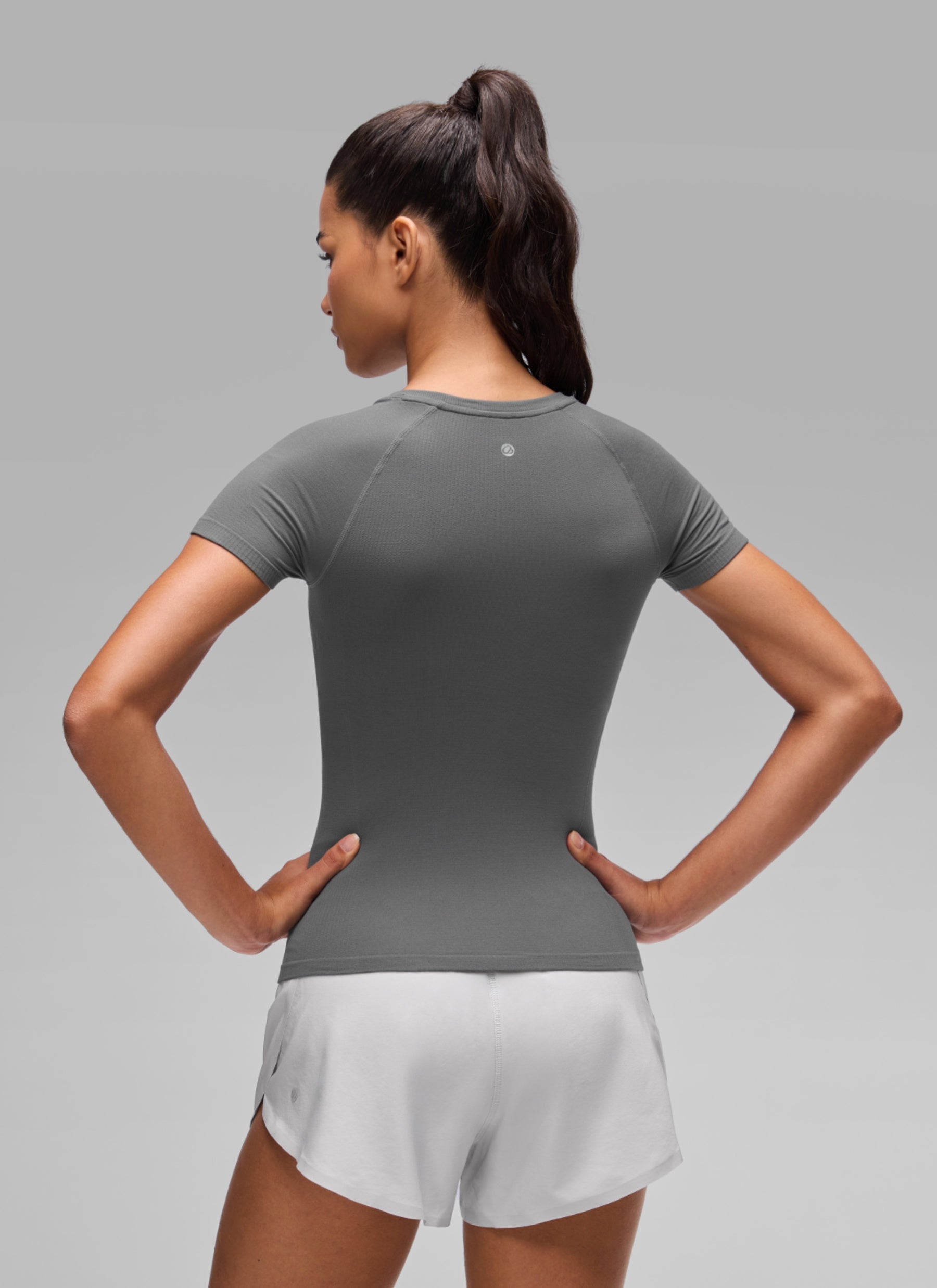 CRZ YOGA Women's Workout Seamless Crewneck Fitted Hip Short Sleeves Ash Grey @model_info:A