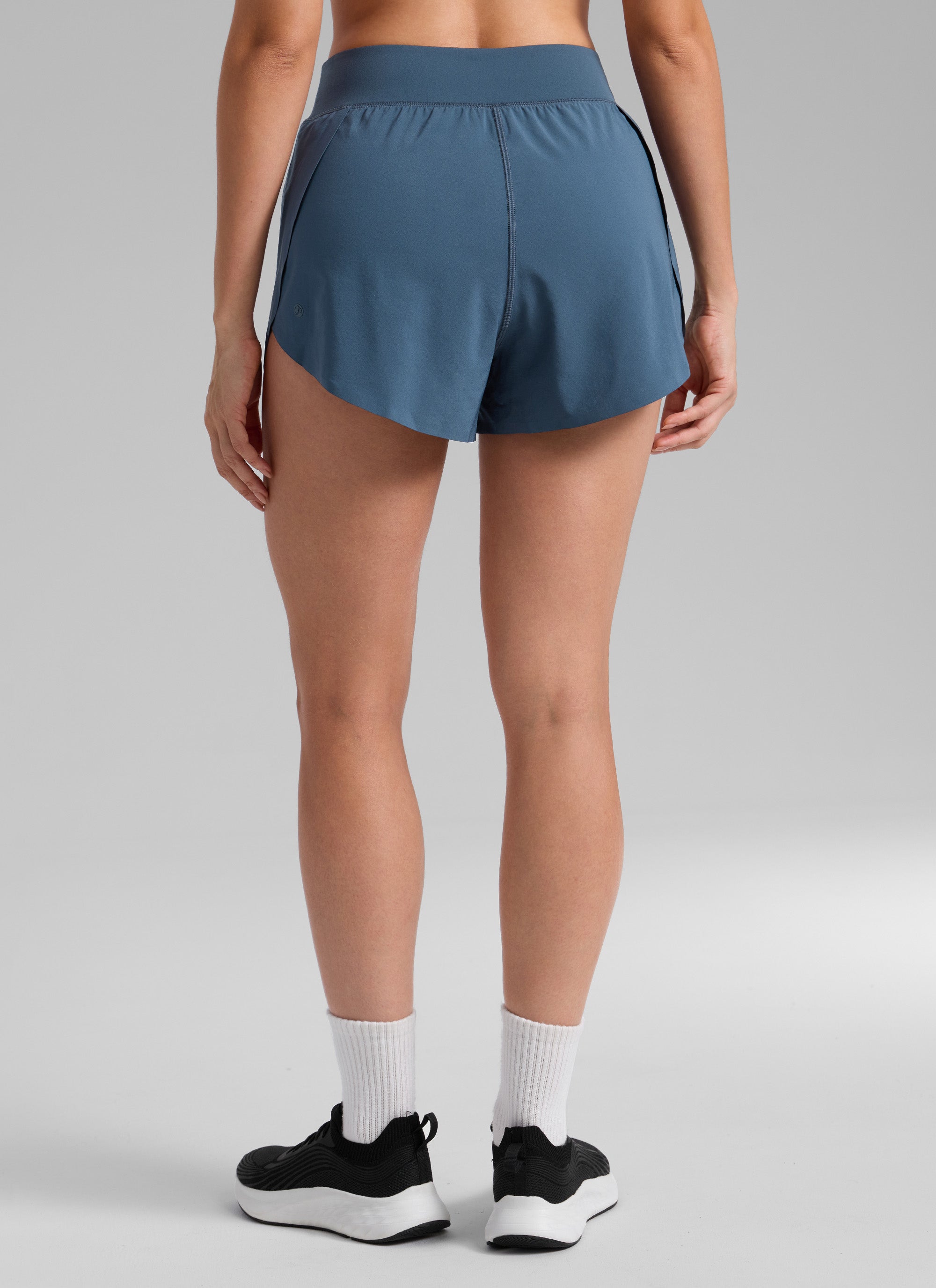 CRZ YOGA Women's Running High Rise Mesh Lined Shorts 3'' Workout Short Stelindigo @model_info:Bruna