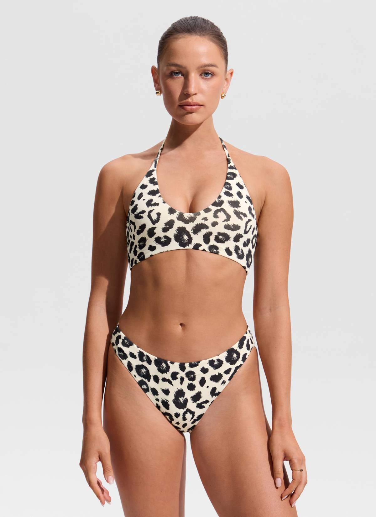 CRZ YOGA Women's Swimwear U Neck Open Back Self Tie Halter Bikini Tops Primulin Leopard Print @model_info:Hannah