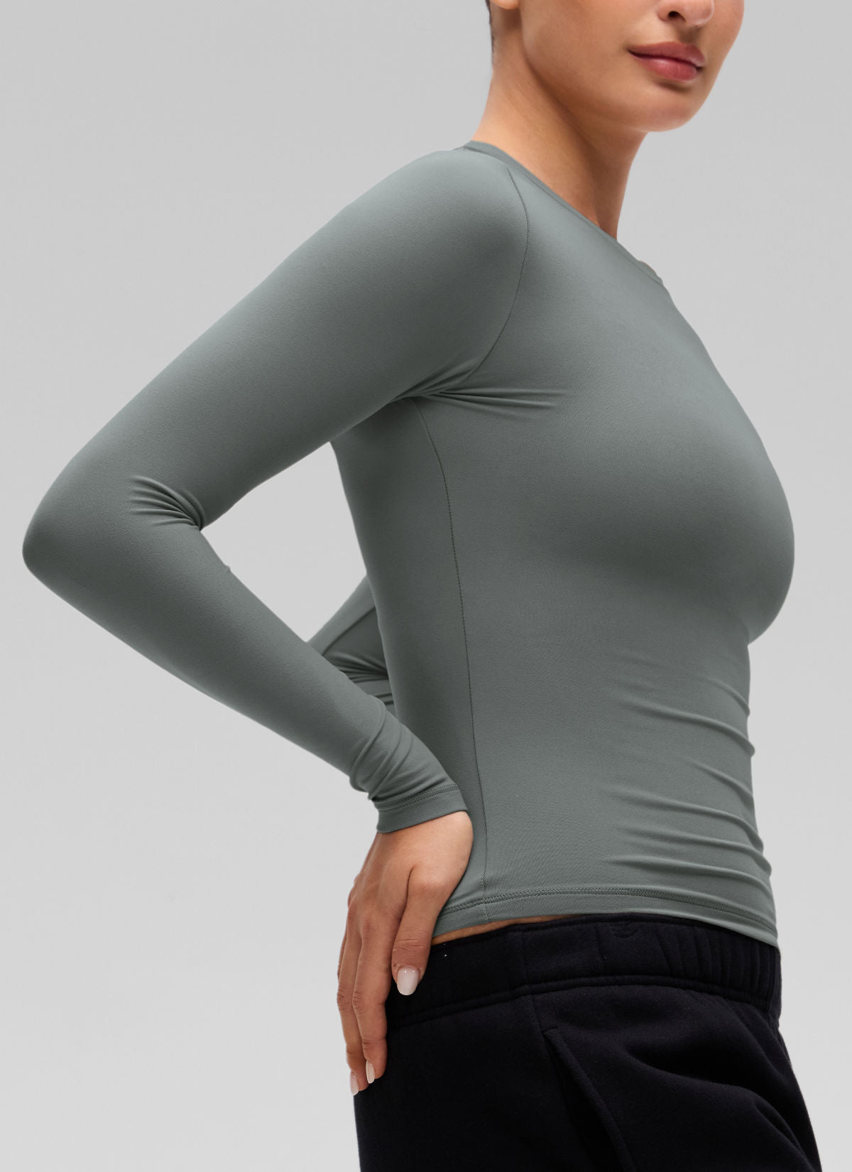 CRZ YOGA Women's Crew Neck Tight Fit Long Sleeve Shirts Casual Tee Grey Sage @model_info:Inga