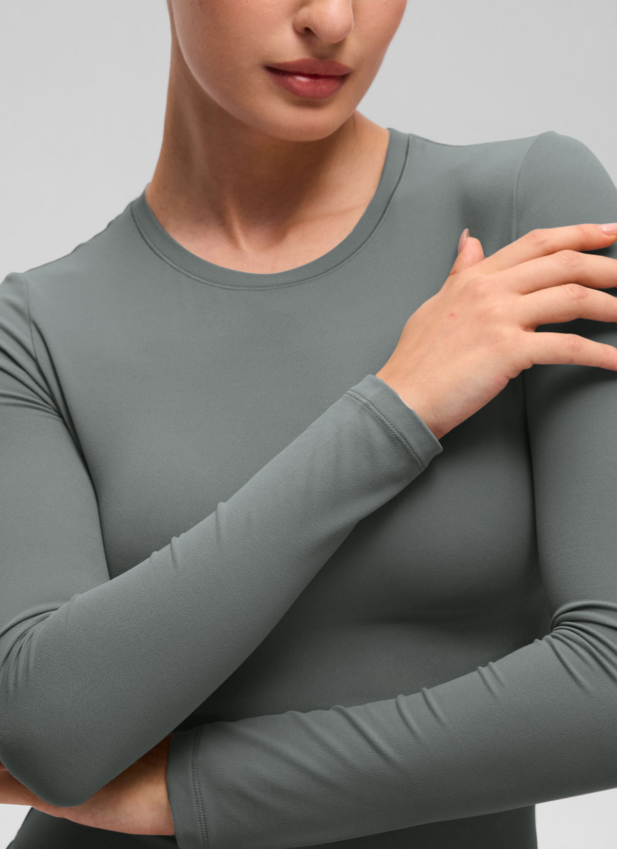 CRZ YOGA Women's Crew Neck Tight Fit Long Sleeve Shirts Casual Tee Grey Sage @model_info:Inga