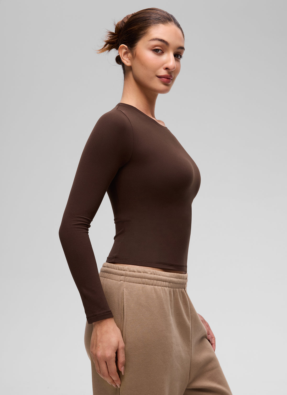 CRZ YOGA Women's Crew Neck Tight Fit Long Sleeve Shirts Casual Tee Lava Brown @model_info:Inga