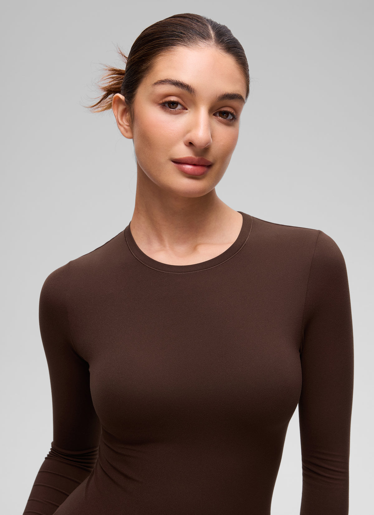 CRZ YOGA Women's Crew Neck Tight Fit Long Sleeve Shirts Casual Tee Lava Brown @model_info:Inga